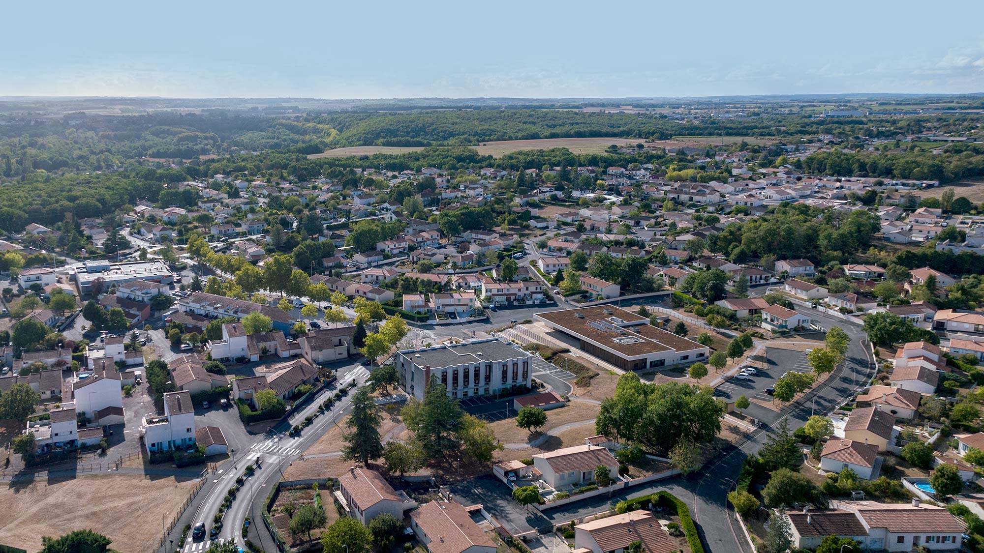 Saint-Yrieix: Le mystère de l'étrange voiture à antenne rateau est levé! -  Charente Libre.fr