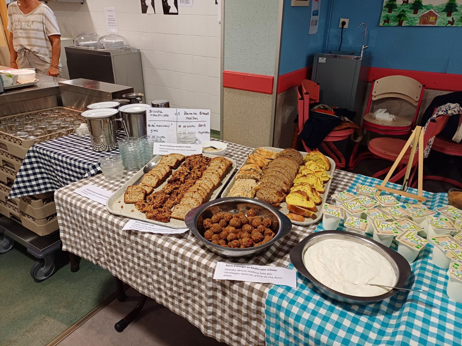 Petit déjeuner à la cantine