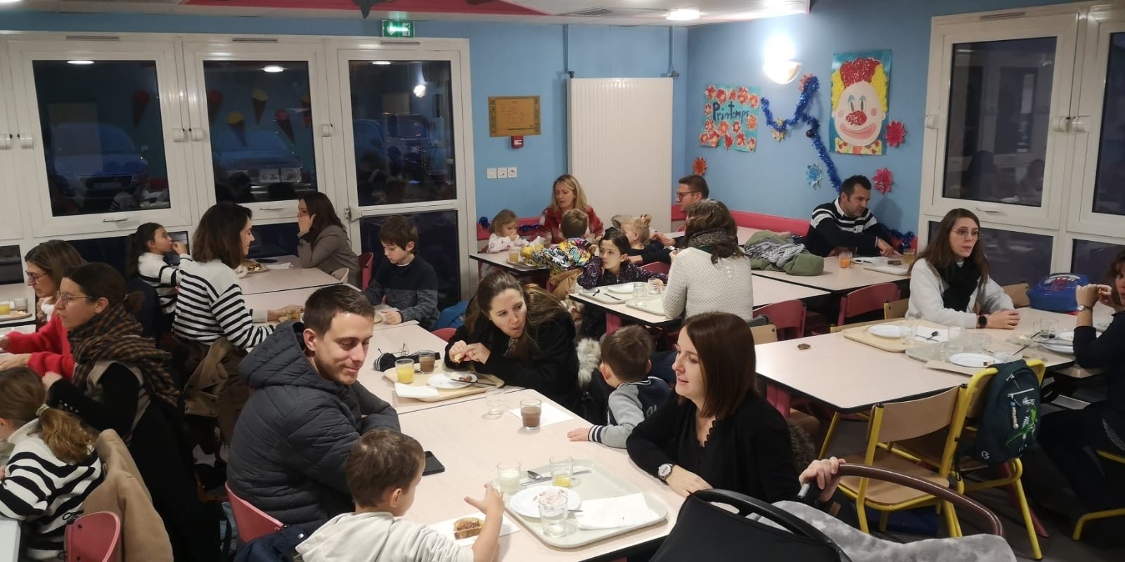 Petit déjeuner à la cantine