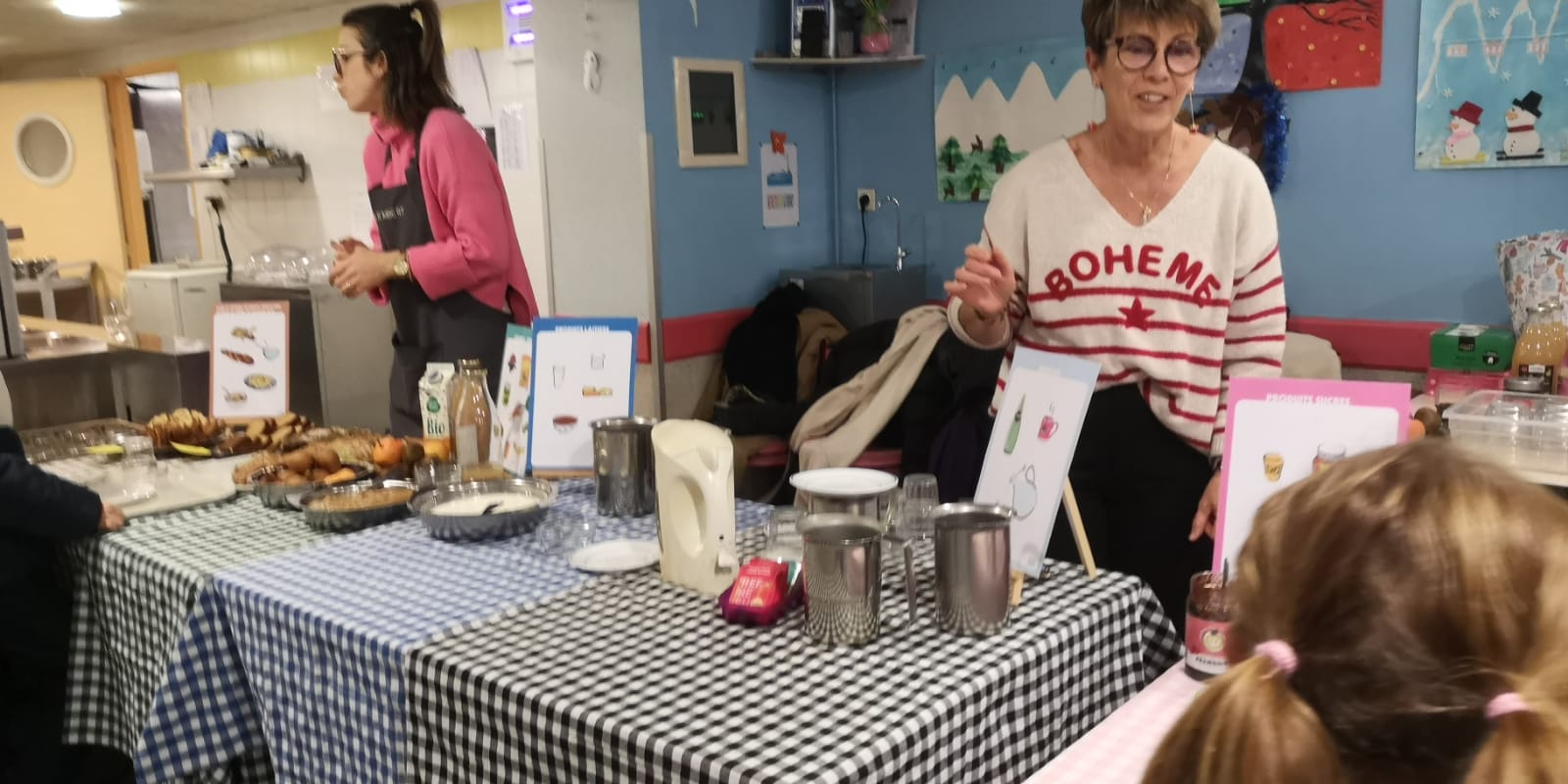 Petit déjeuner à la cantine