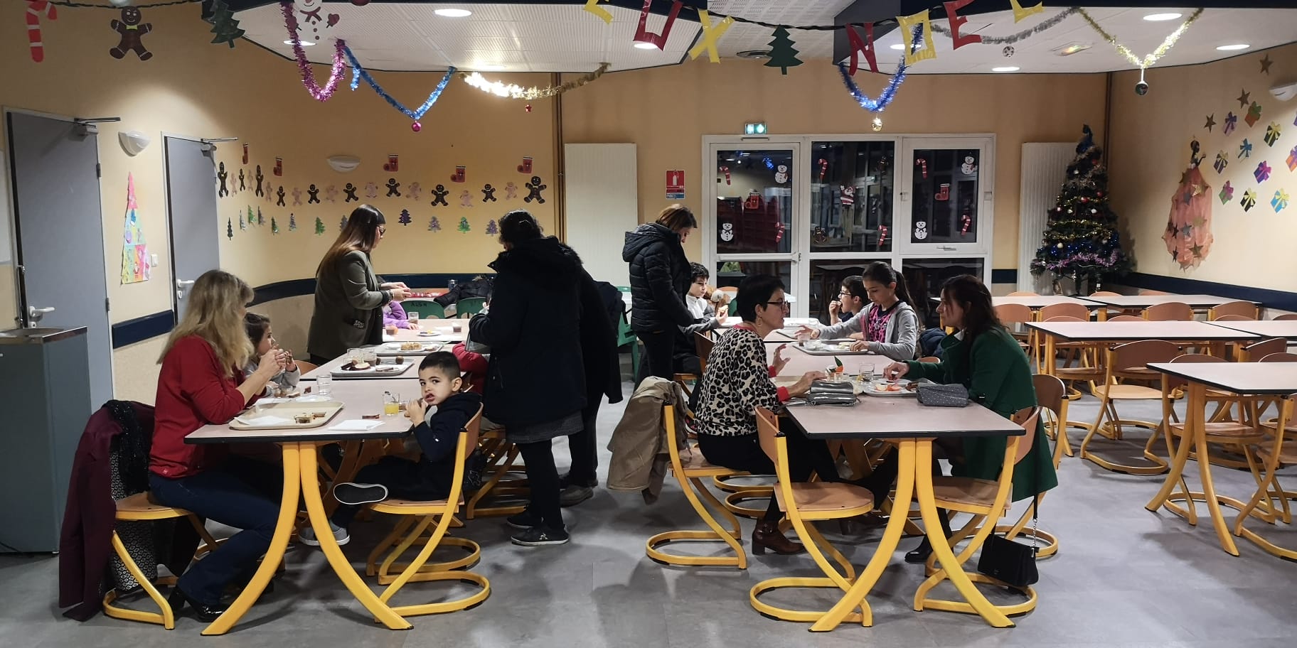 Petit déjeuner à la cantine