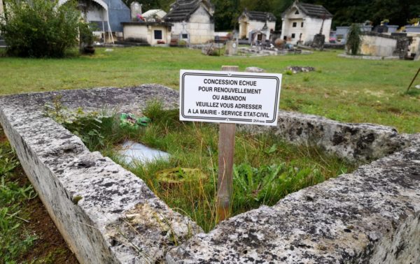 Cimetière procédure de reprise de concession en état d'abandon